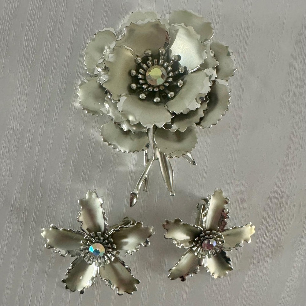 Vintage Silver Tone Flower Brooch/Clip On Earring Set Aurora Borealis Rhinestone